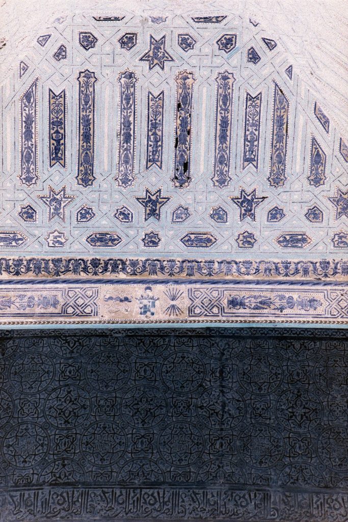 AM-12-image,Untitled 40, 2006 Archival pigment print on 100% cotton acid free watercolor paper Image size 76.2 x 50.8 cm Paper size 100 x 70 cm